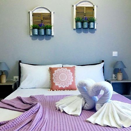 Almira - Rooms To Let Néa Róda Eksteriør bilde