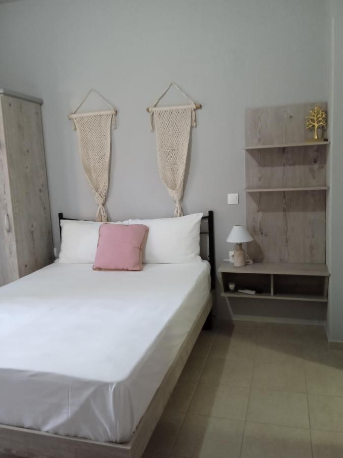 Almira - Rooms To Let Néa Róda Eksteriør bilde