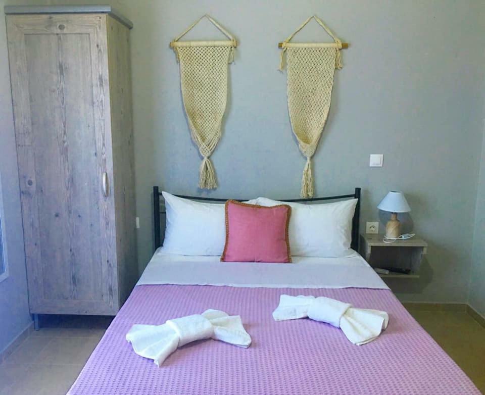 Almira - Rooms To Let Néa Róda Eksteriør bilde