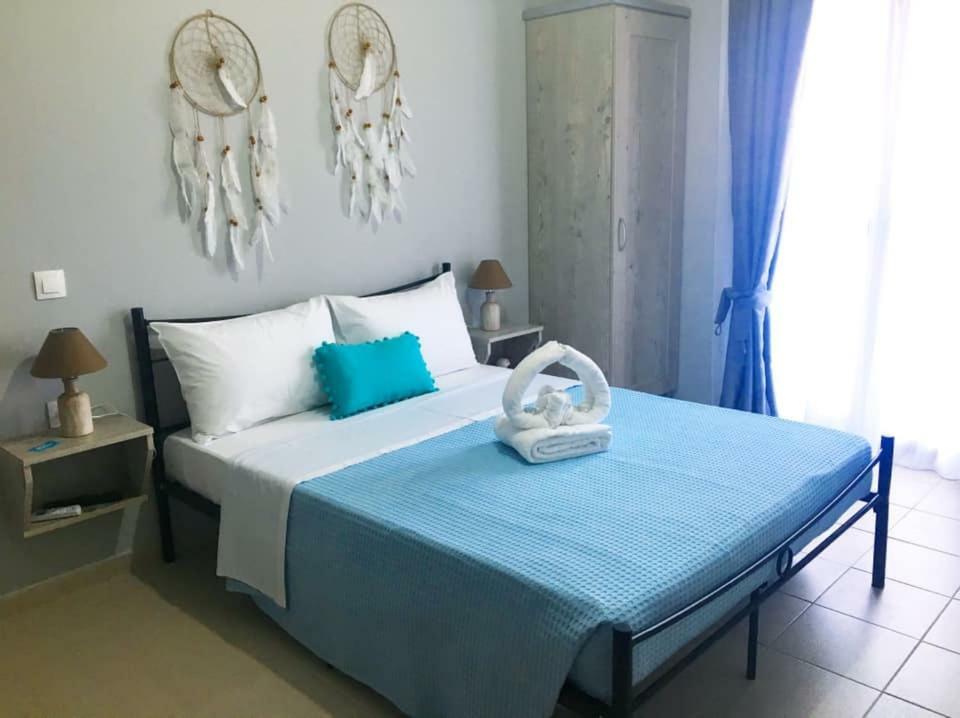 Almira - Rooms To Let Néa Róda Eksteriør bilde