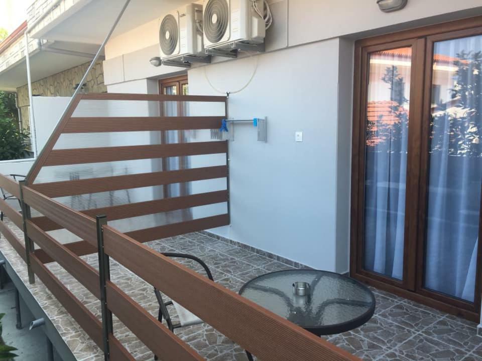 Almira - Rooms To Let Néa Róda Eksteriør bilde